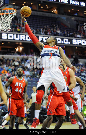 Washington Wizards point guard John Wall (2) drives toward the basket ...