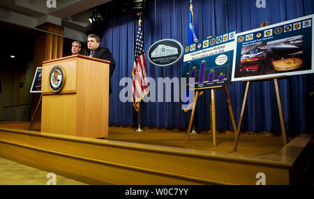 FBI Director Robert Mueller (L) listens as Deputy Attorney General Mark R. Filip (R) speaks during a news conference at Department of Justice in Washington on June 19, 2008. More than 400 real estate industry players have been indicted since March, including dozens over the last two days, in a Justice Department crackdown on incidents of mortgage fraud nationwide that have contributed to the country's housing crisis. (UPI Photo/Patrick D. McDermott) Stock Photo