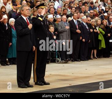 President George W. Bush participates in a memorial ceremony at the tomb of the unknown soldier on Veterans Day, November 11, 2003 in Arlington National Cemetery in Arlington, Virgina. (UPI/Michael Kleinfeld) Stock Photo