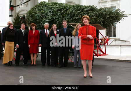 First Lady Laura Bush tells members of the press how her Thanksgiving holiday went as she welcomes this years White House Christmas tree on the North Lawn of the White House, on December 1, 2003 in Washington.  This years tree comes from the Chapman family, shown standing behind the First Lady, from Endeavor, WI.  (UPI Photo/Michael Kleinfeld) Stock Photo