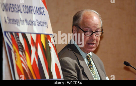 Hans Blix, the former head weapons inspector in Iraq and currently of the Weapons of Mass Destruction Commission, speaks at a Carnegie Endowment for International Peace conference on International Non-Proliferation on June 21, 2004 in Washington.  Blix was highly critical of the Bush administration for their handling of the war in Iraq. (UPI Photo/Michael Kleinfeld) Stock Photo