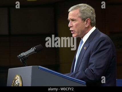 Photo: PRESIDENT BUSH WELCOMES SUPER BOWL CHAMPION STEELERS - WAP2006060208  