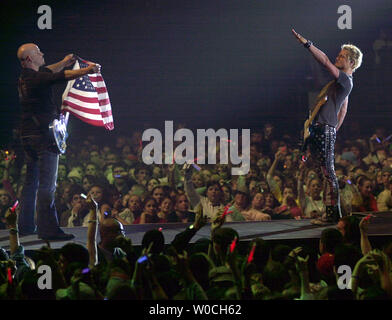 Lead singer Brett Scallions of Fuel salutes the American flag held by a band-mate during their performance at the  pre-inaugural event 'America's Future Rocks Today- A Call to Service' youth event at the DC Armory in Washington on January 18, 2005. U.S. President George W. Bush attended the event with his wife to kick off the celebration leading up to his inauguration for his second term on January 20.(UPI Photo/ Arianne Starnes) Stock Photo