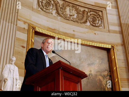 President George W. Bush participates in the Congressional Gold Medal Ceremony Honoring Jackie Robinson  on March 2, 2005 in Washington.  Robinson was the first African American to be admitted into Major League Baseball and is considered one of the greatest baseball players of all time.    (UPI Photo/Michael Kleinfeld) Stock Photo