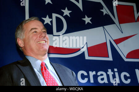 Chairman of the DNC, Howard Dean addresses a crowd at his first fundraiser on March 23, 2005 in Washington.  Dean said that Repubicans did not speak for all Americans and attacked their stance on Social Security, Health Care and the war in Iraq. (UPI Photo/Michael Kleinfeld) Stock Photo