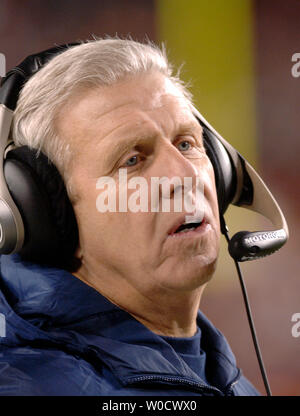 Dallas Cowboys head coach Bill Parcellscoaches from the sideline against the Washington Redskins, at FedEx Field in Washington on December 18, 2005. The Cowboys defeated the Redskins xx-xx.  (UPI Photo/Kevin Dietsch) Stock Photo