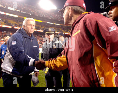 Washington Redskins' Head Coach Joe Gibbs (R) shakes hands with Dallas Cowboys' Head Coach Bill Parcells, after the Redskins defeated the Cowboys 35-7 at FedEx Field in Washington, on December 18, 2005. (UPI Photo/Kevin Dietsch) Stock Photo