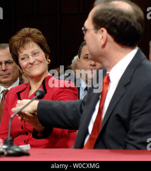 Judge Samuel Alito's wife Martha-Ann claps before her husband is sworn ...