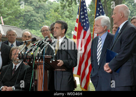 Senator Russell Feingold, D-Wis., speaks at a news conference to oppose the proposed Flag Protection Amendment. Senator Russell Feingold, D-Wis., Sen. Edward Kennedy, D-Mass., and Veterans Defending the Bill of Rights a national grassroots coalition, held the news conference on Flag Day at Upper Senate Park on Capitol Hill in Washington on June 14, 2006.  (UPI/Shauneil Scott) Stock Photo