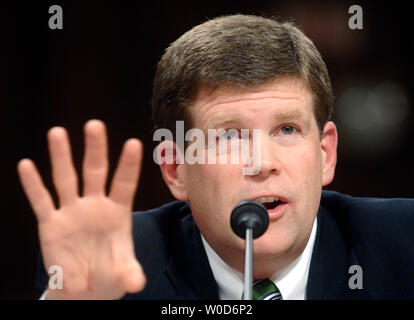 Deputy Attorney General Paul McNulty testifies before a Senate Armed Services Committee hearing on the Boeing Company Global Settlement Agreement, in Washington on August 1, 2006. The Boeing Company has a $615 million settlement with the Justice department regarding two outstanding cases related to defense work and accusations of stolen date. (UPI Photo/Kevin Dietsch) Stock Photo