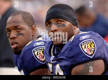 Baltimore Ravens linebackers Ray Lewis, foreground, and Terrell Suggs chat  during training camp in Owings Mills, Maryland, Tuesday, August 2, 2011.  (Photo by Karl Merton Ferron/Baltimore Sun/MCT/Sipa USA Stock Photo - Alamy