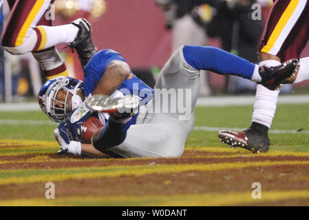 New York Giants Tiki Barber (21) is shown during their game against the  Washington Redskins played at FedEx Field in Landover, Maryland on Saturday  night, December 30, 2006. (Photo by Harry E.