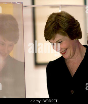 United States First Lady Laura Bush tours the Corcoran Art Gallery in Washington on July 16, 2007.  (UPI Photo/Dominic Bracco II) Stock Photo