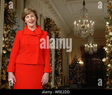 First Lady Laura Bush talks about the 2007 White House Christmas decorations during a preview at the White House in Washington on November 29, 2007. The theme of this years decorations are 'Holiday in the National Parks' and features ornaments and decorations representing the 391 national parks, memorials, seashores and historic sites across the country.   (UPI Photo/Kevin Dietsch) Stock Photo