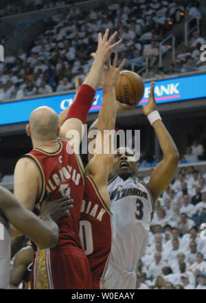 Washington Wizards Caron Butler (R) shoots against Cleveland Cavaliers Wally Szczerbiak (C) and Zydrunas Ilgauskas in the third quarter of game 6 in the first round of the NBA playoffs at the Verizon Center in Washington on May 2, 2008. The Cavaliers won 105-88 and advance to the next round of the playoffs.  (UPI Photo/Alexis C. Glenn) Stock Photo