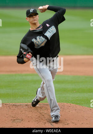 Florida Marlins pitcher Scott Olsen heads for the dugout after being ...