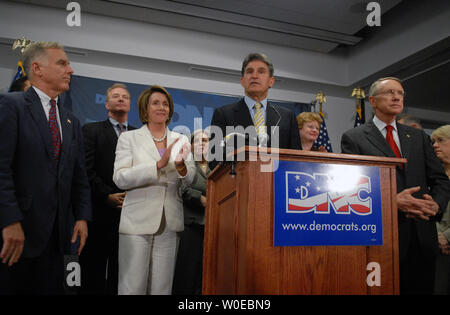 Democratic Governors Association (DGA) Chairmen Gov. Joe Manchin (D-WV), surrounded by Democratic Congressional leaders, Democratic National Committee (DNC) Chairman Howard Dean (L), Speaker of the House Nancy Pelosi (D-CA) (3rd L), and Senate Majority Leader Harry Reid (D-NV) (R), speaks at a press conference on the upcoming presidential election in November and presumptive Democratic presidential candidate Sen. Barack Obama (D-IL) at the DNC headquarters in Washington on June 10, 2008. (UPI Photo/Alexis C. Glenn) Stock Photo