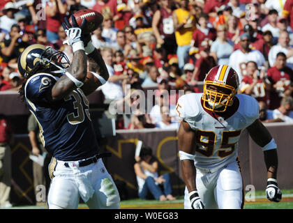 St. Louis Rams running back Stephen Jackson catches Marc Bulger pass behind Washington Redskins Chris Wilson (95) for a 15-yard gain in the second quarter of game on Sunday, October 12, 2008 in Landover, Maryland.   The Rams upset the Redskins 19-17.  (UPI Photo/Pat Benic) Stock Photo