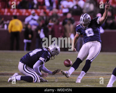 Dallas Cowboys kicker Nick Folk (6) pumps his fist after kicking