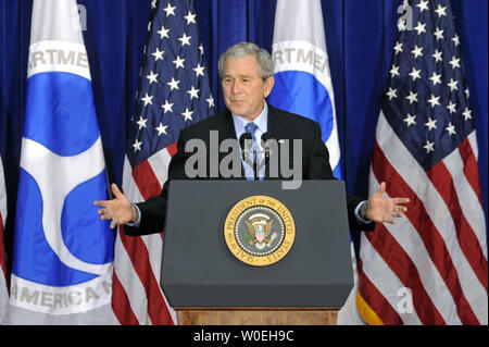U.S. President George W. Bush delivers remarks on national aviation congestion at the Department of Transportation in Washington on November 18, 2008. Bush announced that the Pentagon will temporarily open military airspace for civilian use for the holiday travel season. (UPI Photo/Kevin Dietsch) Stock Photo