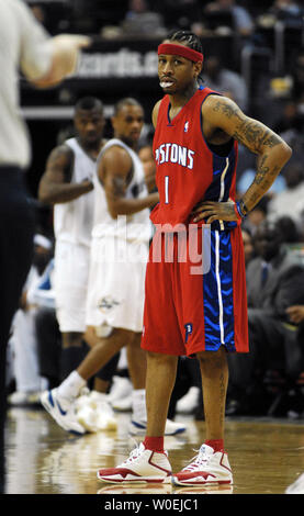 Allen Iverson Detroit Pistons NBA公式ジャージ Amazon.com: Mitchell & Ness - Detroit Pistons Mens NBA