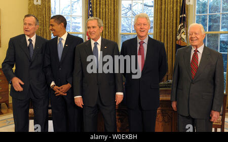 Former President George H.W. Bush, President-elect Barack Obama, U.S. President George W. Bush, Former President Bill Clinton and Former President Jimmy Carter (L to R) pose for a photograph in the Oval Office of the White House on January 7, 2009. This is the first such meeting between a sitting president, president-elect and all living former presidents since 1981.   (UPI Photo/Roger L. Wollenberg) Stock Photo