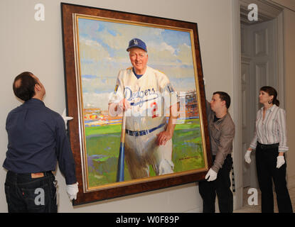 Los Angeles Dodgers Hall of Famer Maury Wills at photo day in Glendale, AZ  February 27,2010. UPI/Art Foxall Stock Photo - Alamy