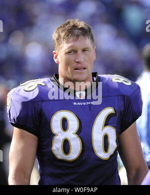 Baltimore Ravens' Todd Heap (86) attempts to catch a pass as New York Jets'  Kyle Wilson (20) and Eric Smith defend during the first quarter of an NFL  football game at New