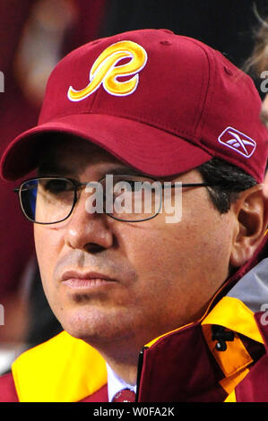 Washington Redskins owner Daniel Snyder watches the teams warm up ...