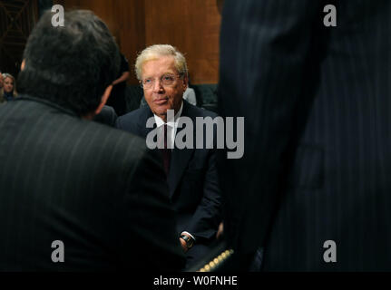 James E. Cayne, former Chief Executive Officer for Bear Stearns, waits prior to a Financial Crisis Inquiry Commission (FCIC) hearing on investment banks and the shadow banking system, in Washington on May 5, 2010.  UPI/Kevin Dietsch Stock Photo