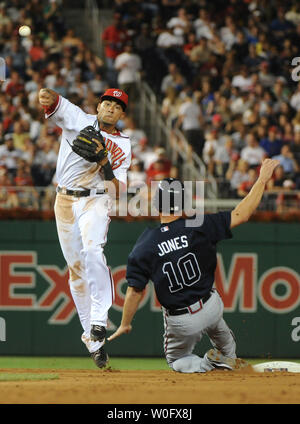 Chipper jones home run hi-res stock photography and images - Alamy