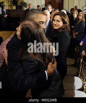 Law and Order SVU's Mariska Hargitay waits for U.S. President Barack ...