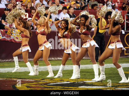 December 22, 2019: Redskin Cheerleader performs during a NFL football game  between the Washington Redskins and the New York Giants at FedEx Field in  Landover, MD. Justin Cooper/(Photo by Justin Cooper/CSM/Sipa USA