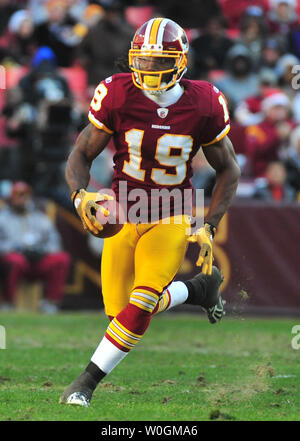 Shawn Springs (24) of the Washington Redskins warms up before their game  against the Pittsburgh Steelers at Fed Ex Field in Landover, MD on Aug. 26,  2005. (UPI Photo/Kevin Dietsch Stock Photo - Alamy