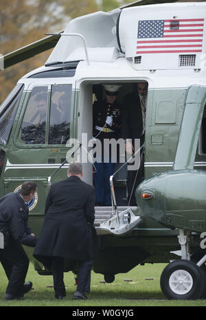 Members of the US Secret Service attempt to fix the door of Marine One as President Barack Obama departs the White House via Marine One in Washington on November 15, 2012. Obama is on a day trip to New York to survey Hurricane Sandy damage.  UPI/Kevin Dietsch Stock Photo