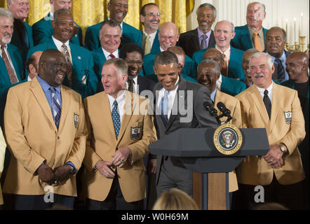 Obama honors unbeaten Dolphins, 40 years later