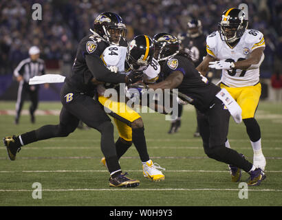 Pittsburgh Steelers wide receiver Antonio Brown, top, takes questions with  his sons Ali, right, Autonomy, center, and Antonio Jr. left, during the  post-game news conference after the NFL football game against the