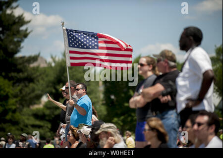 The crowd acknowledges the Rolling Thunder participants as they cross the Memorial Bridge and enter D.C. in front of the Lincoln Memorial during the Rolling Thunder Motorcycle Rally XXVII, on Memorial Day weekend, May 25, 2014 in Washington, D.C. Hundreds of thousands of bikers annually converge on Washington for the rally to remember America's military veterans, POWs and MIAs.   UPI/Pete Marovich Stock Photo