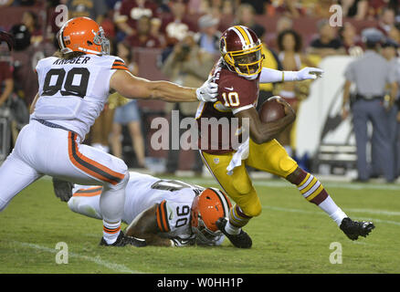 Cleveland Browns outside linebacker Paul Kruger rushes the passer during an  NFL football game against the Pittsburgh Steelers Sunday, Oct. 12, 2014, in  Cleveland. Cleveland won 31-10. (AP Photo/David Richard Stock Photo - Alamy