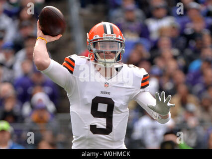 Cleveland Browns quarterback Connor Shaw passes against the Baltimore Ravens at M&T Bank Stadium in Baltimore, Maryland on December 28, 2014. The Ravens defeated the Browns 20-10. UPI/Kevin Dietsch Stock Photo