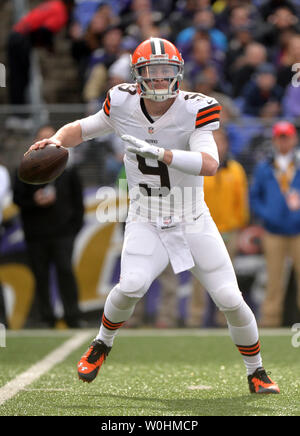 Cleveland Browns quarterback Connor Shaw passes against the Baltimore Ravens at M&T Bank Stadium in Baltimore, Maryland on December 28, 2014. The Ravens defeated the Browns 20-10. UPI/Kevin Dietsch Stock Photo