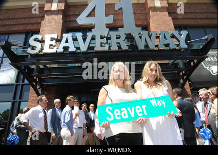 NEW YORK, NEW YORK - JUNE 27: Anne and Sarah Seaver, the daughters of New  York Mets