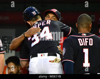 MLB Home Run Derby 2018: Bryce Harper, muscular dad Ron (his pitcher) team  for 19 homers in final round 