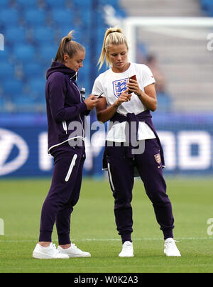 England's Rachel Daly (right) and Georgia Stanway on the pitch before the FIFA Women's World Cup, Quarter Final, at Stade Oceane, Le Havre, France. Stock Photo