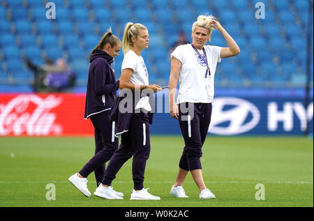 England's (from left to right) Georgia Stanway, Rachel Daly and Millie Bright on the pitch before the FIFA Women's World Cup, Quarter Final, at Stade Oceane, Le Havre, France. Stock Photo