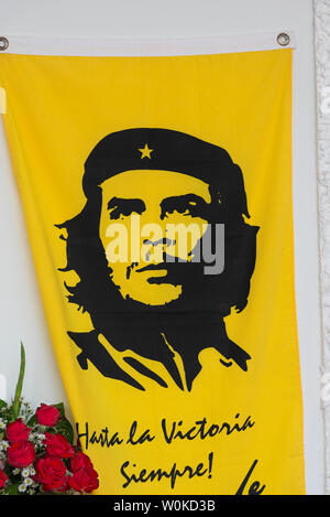 Ernest Che Guevara memorial flag outside restaurant in Vinales, Cuba, Caribbean Stock Photo