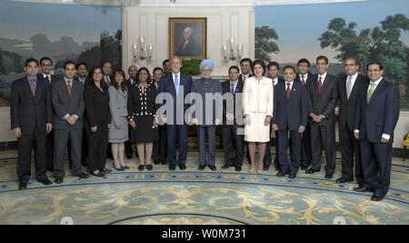 United States President George W. Bush and Indian Prime Minister Dr. Manmohan Singh pose with Bush administration Indian appointees in the Diplomatic Reception Room at the White House on Monday, July 18, 2005.   (UPI Photo/Eric Draper/White House) Stock Photo