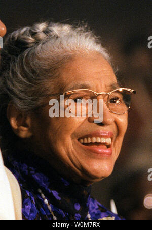 Rosa Lee Parks died of natural causes at 92 in her home in Detroit on October 24, 2005.  Parks is shown in a June 15, 1999 file photo after being presented with the Congressional Gold Medal at a ceremony at the Capitol in Washington.  The civil rights pioneer refused to move from her bus seat when asked by a white person, sparking a 381-day bus boycott in Mongomery, Alabama lead by Martin Luther King.  (UPI Photo/Ricardo Watson/Files) Stock Photo