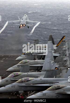 F/A-18C Hornet, flight deck, U.S. navy , USS George H.W. Bush (CVN 77 ...