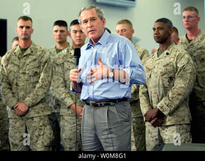 President George W. Bush speaks to Marines and their families following lunch inside the mess hall at the Marine Corps Air Ground Combat Center in Twentynine Palms, Calif.on April 23, 2006. (UPI Photo/Eric Draper/White House) Stock Photo